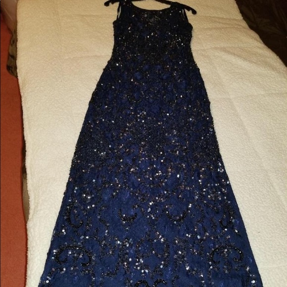 💙LONG SPARKLY GOWN (NAVY BLUE) - Picture 2 of 6